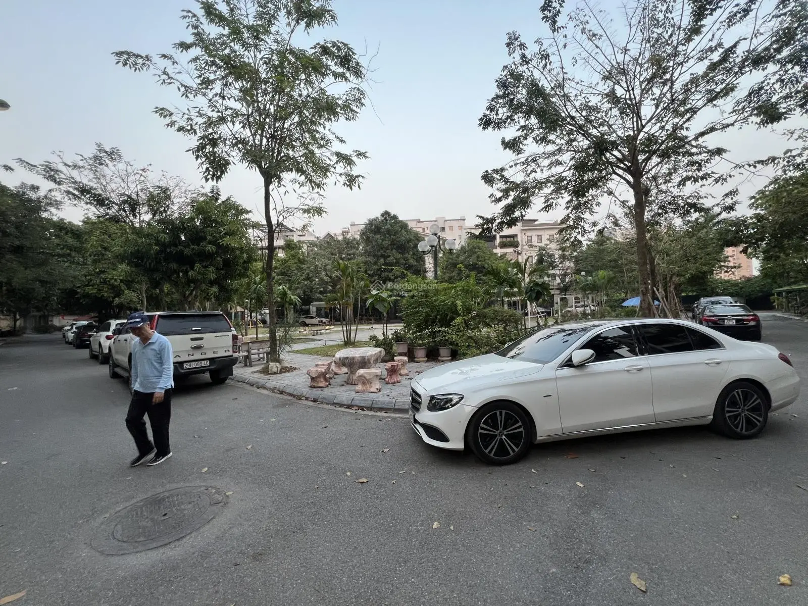 Biệt Thự KĐT Việt Hưng lô góc mặt tiền khủng vied vườn hoa xây thô 250m giá 60 tỷ