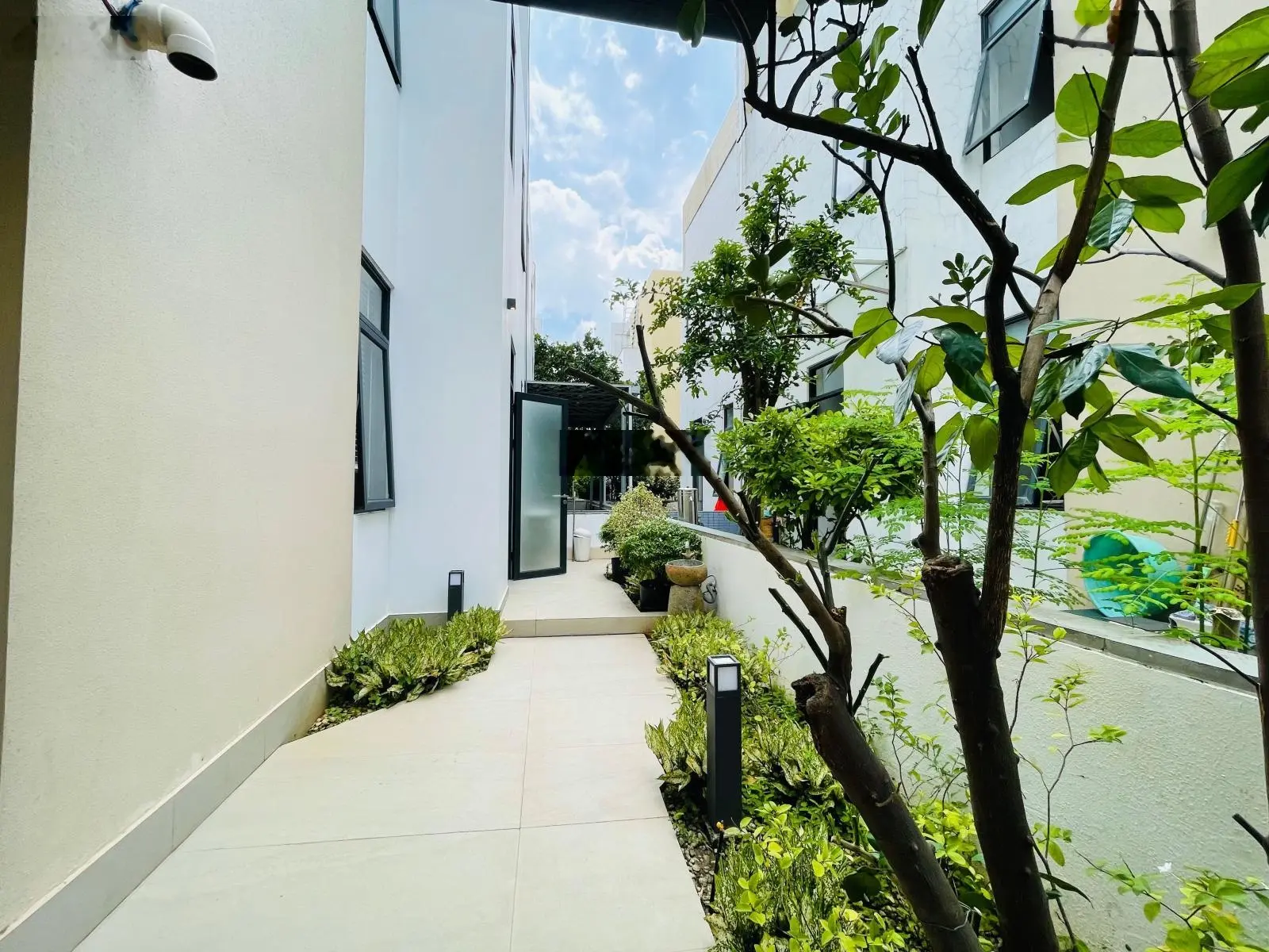 Bán biệt thự Lucasta Villa - full nội thất đẹp