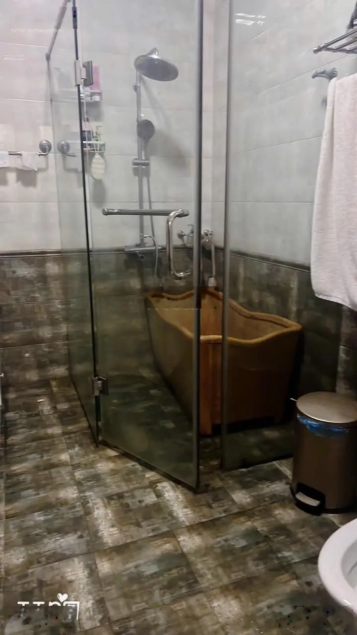 Bán biệt thự 3 tầng siêu rộng tọa lạc trên con đường siêu to đường Phú Thịnh, Bắc Cường, TP Lào Cai