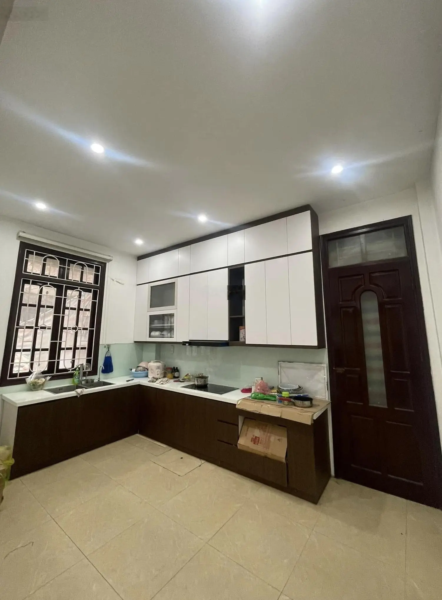 Bán nhà Trung Hoà, 2 mặt thoáng, vỉa hè ô tô dừng đỗ,kinh doanh tốt, cho thuê 1 tỷ/ năm.
