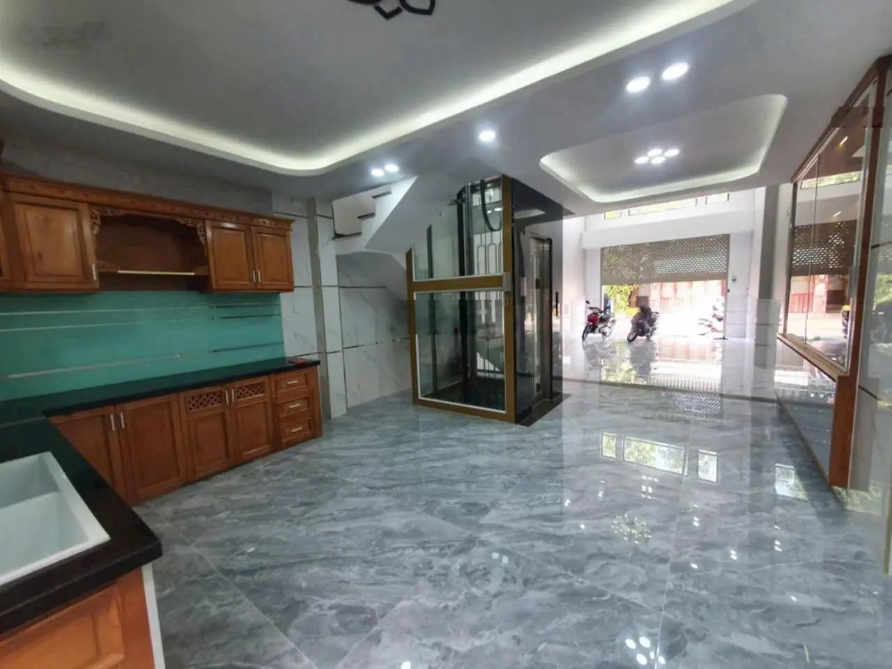 Bán nhà Phố kiểu Văn phòng cty 5x20m.Đúc 5 tấm Có thang máy.Mặt Tiền Đường THỚI AN.Q12