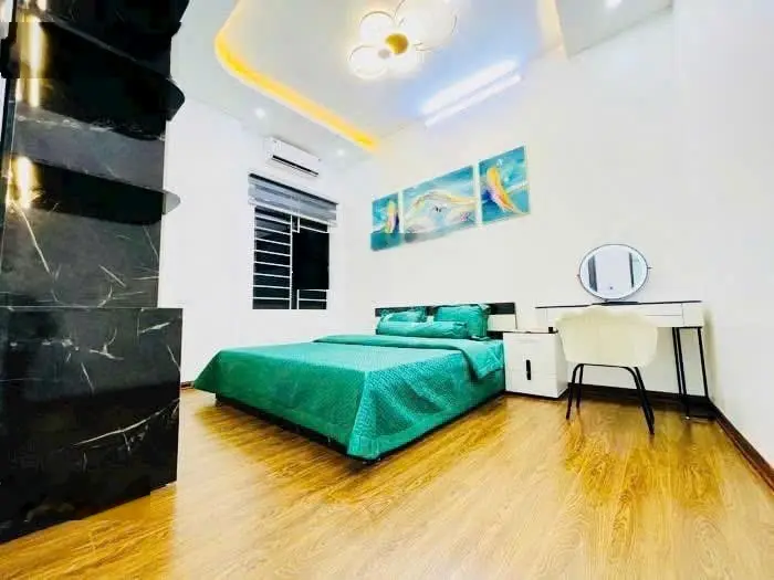 Bán nhà gần ngã tư sở dt 25m x 4 tầng. Giá 4.9 tỷ