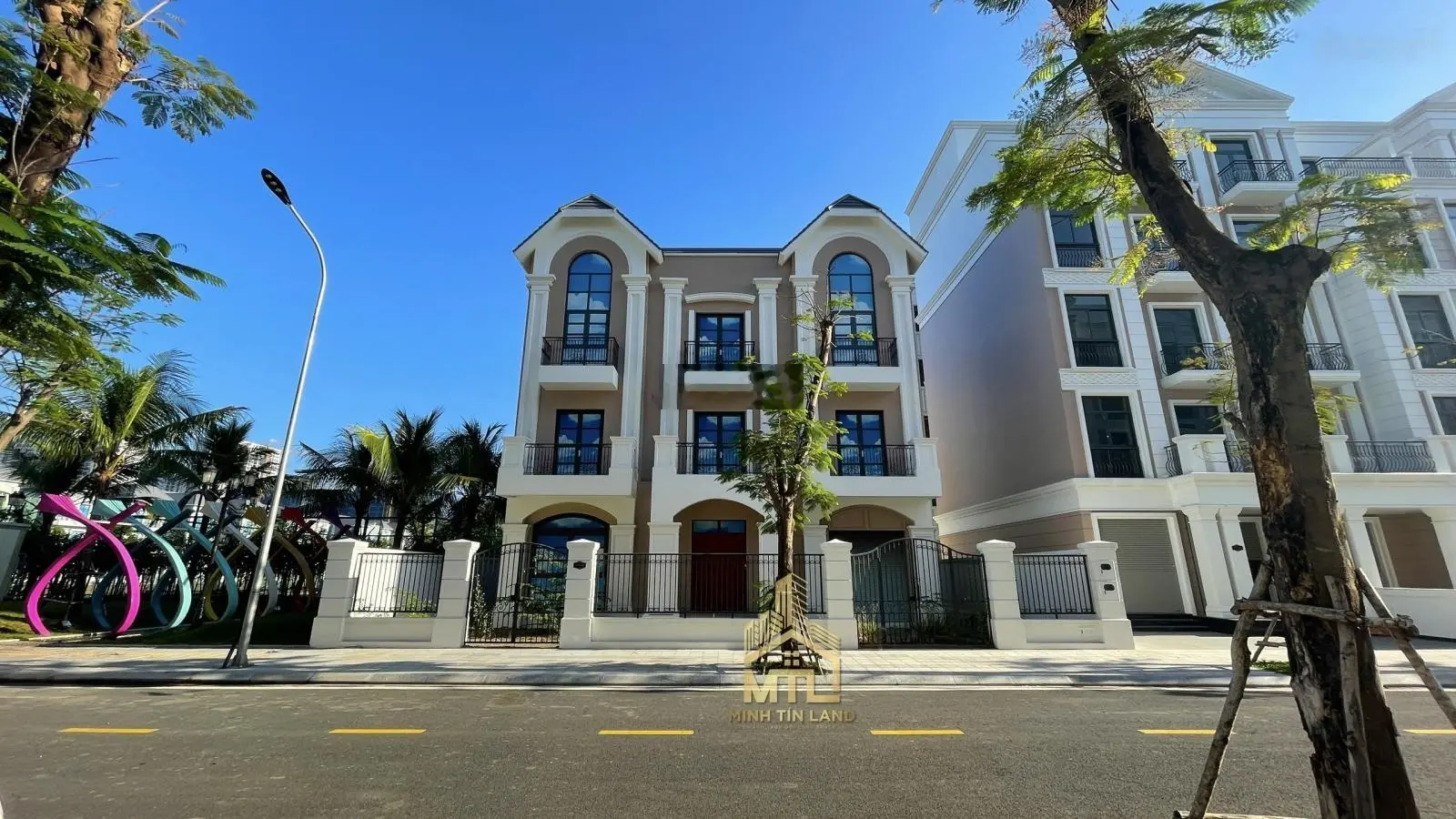 Bán nhà phố 96m2 đối diện công viên nhỏ tại Vinhomes Grand Park giá 15 tỷ. LH 0828 030 *** Thiện