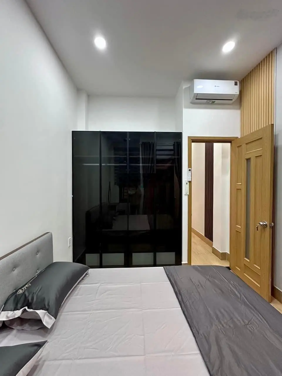 Cô Năm cần bán gấp căn nhà hẻm 150 Trần Tuấn Khải, P5 Quận 5. Giá 3tỷ3/căn 68m2, SHR. LH 0336 556 ***