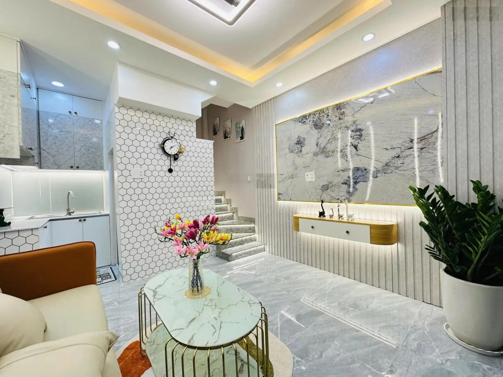 Bán gấp nhà đẹp giá rẻ ở trung tâm xã Bình Chánh đang cho thuê 8tr/tháng