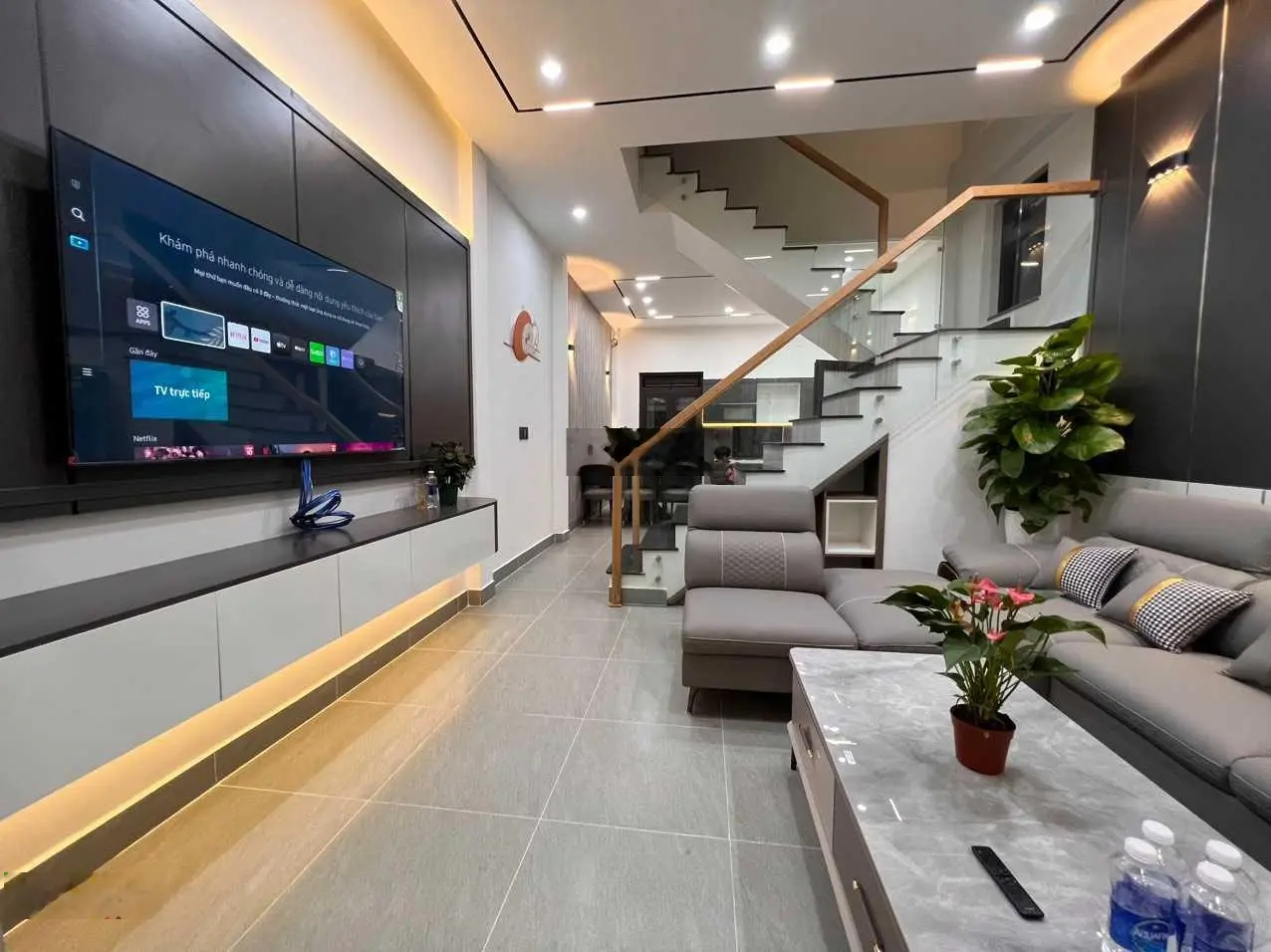 Nhà mới view đẹp góc 2MT KQH Trần Anh Tông 4,5x16m vuông vức 4 tầng cách Hồ Xuân Hương 1km