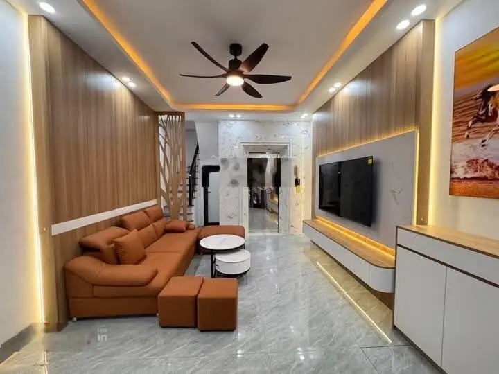 Nhà đẹp phố Giang Văn Minh, mới thang máy xịn sò, cách ô tô 65m, gần phố, DT 37m2 * 6 tầng