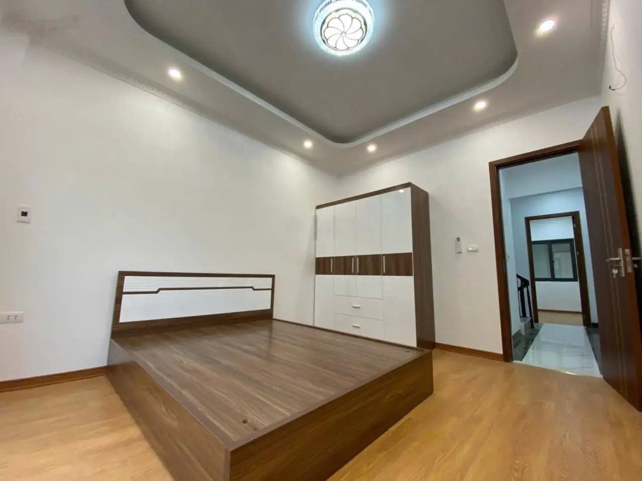 Bán nhà Nhân Trạch, Phú Lương 45m2, 5 tầng, 6 phòng ngủ, full nội thất giá 5, x tỷ hỗ trợ ngân hàng
