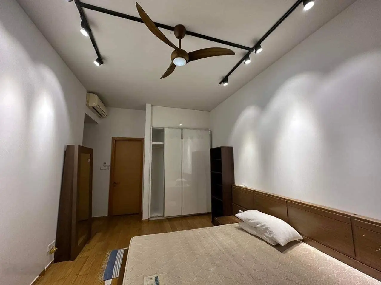 Bán căn hộ Wilton Tower Q. Bình Thạnh 68m2, 2PN 2WC, view thành phố, Giá 2 Tỷ 070 kèm nội thất, SHR