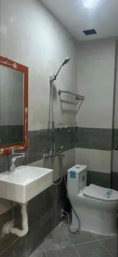 Tôi chủ nhà bán nhà Hoàn Kiếm 23m2 5T 15m ra phố nhà mới xây vài năm
