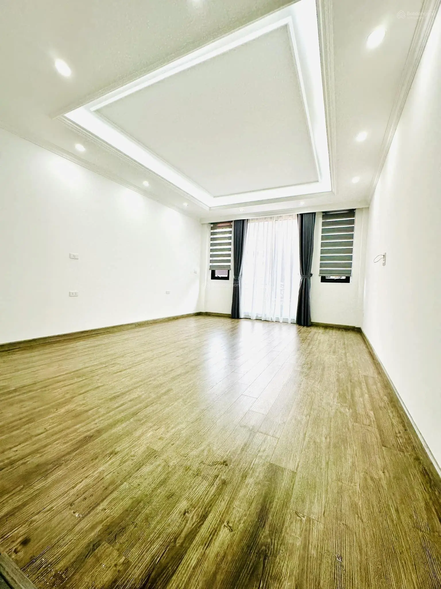 Đẹp nhất Cầu Giấy - nhà xây mới - kinh doanh - hai mặt thoáng - gara ô tô - 7 tầng - thang máy