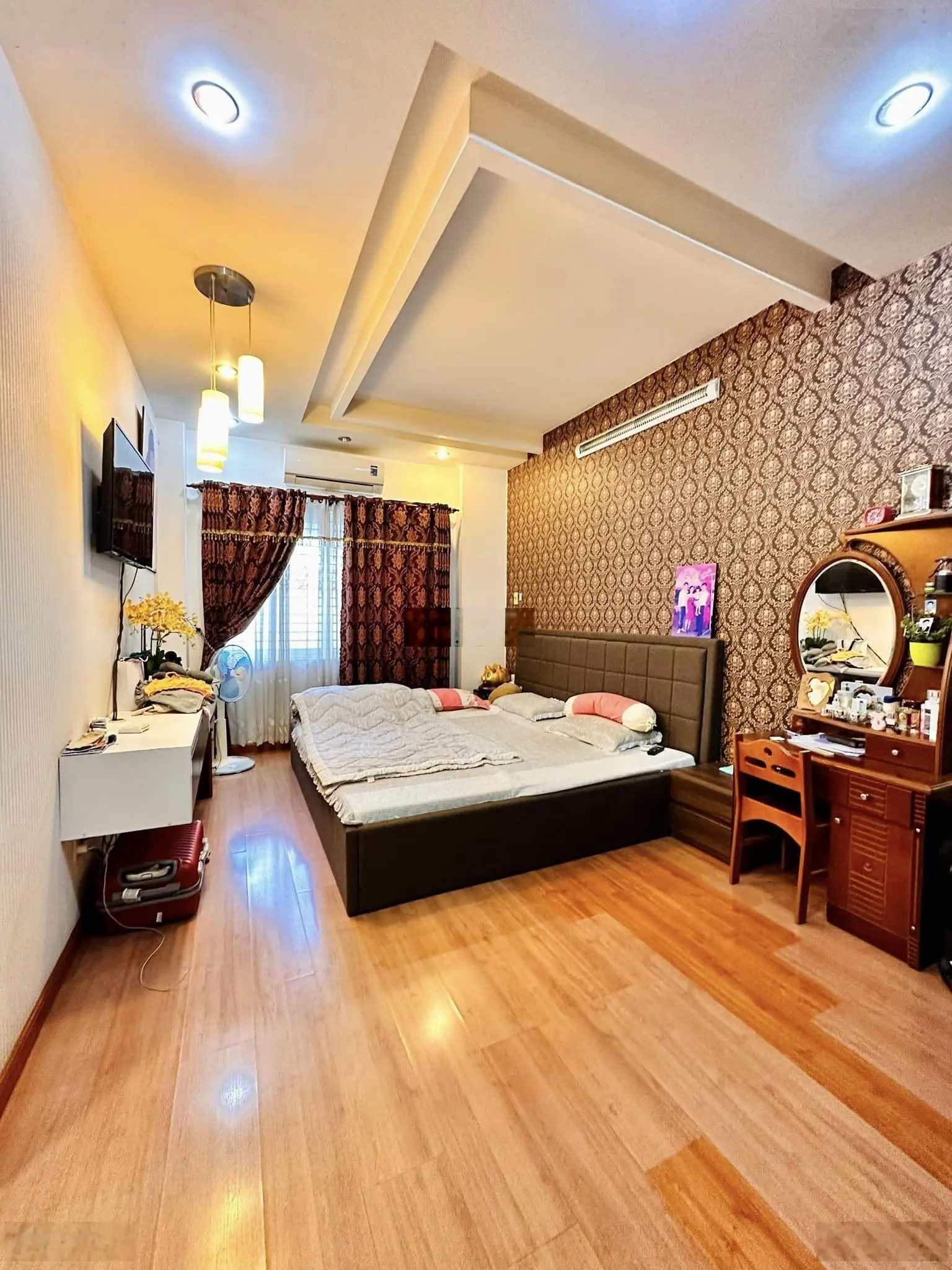 Mặt tiền Bình Thạnh 30m đẹp có lề 5x23m 5 tầng mới full nội thất sang trọng giá 25 tỷ TL