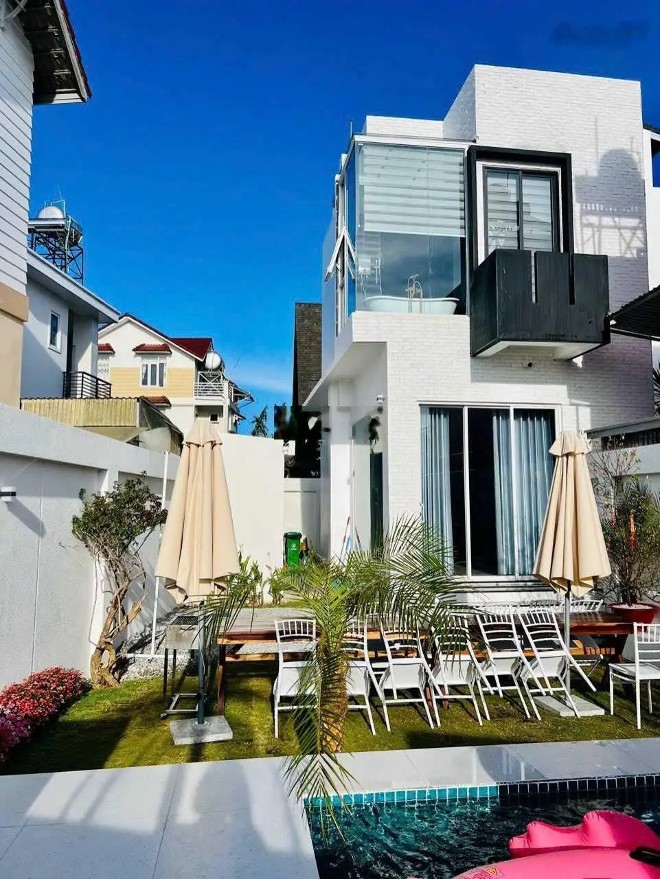 Villa hồ bơi sân vươn Nam Hồ 312m2 nở hậu 3 tầng 4PN - 5WC khai thác doanh thu 75 - 95tr/tháng