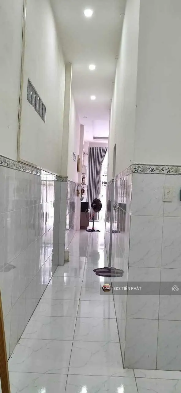 Nhà bán SHR. Đường Nguyễn Văn Cự, DT: 64m2 ( 3,1m x 22m) Có 2 phòng ngủ, giá bán 3.3 tỷ TL