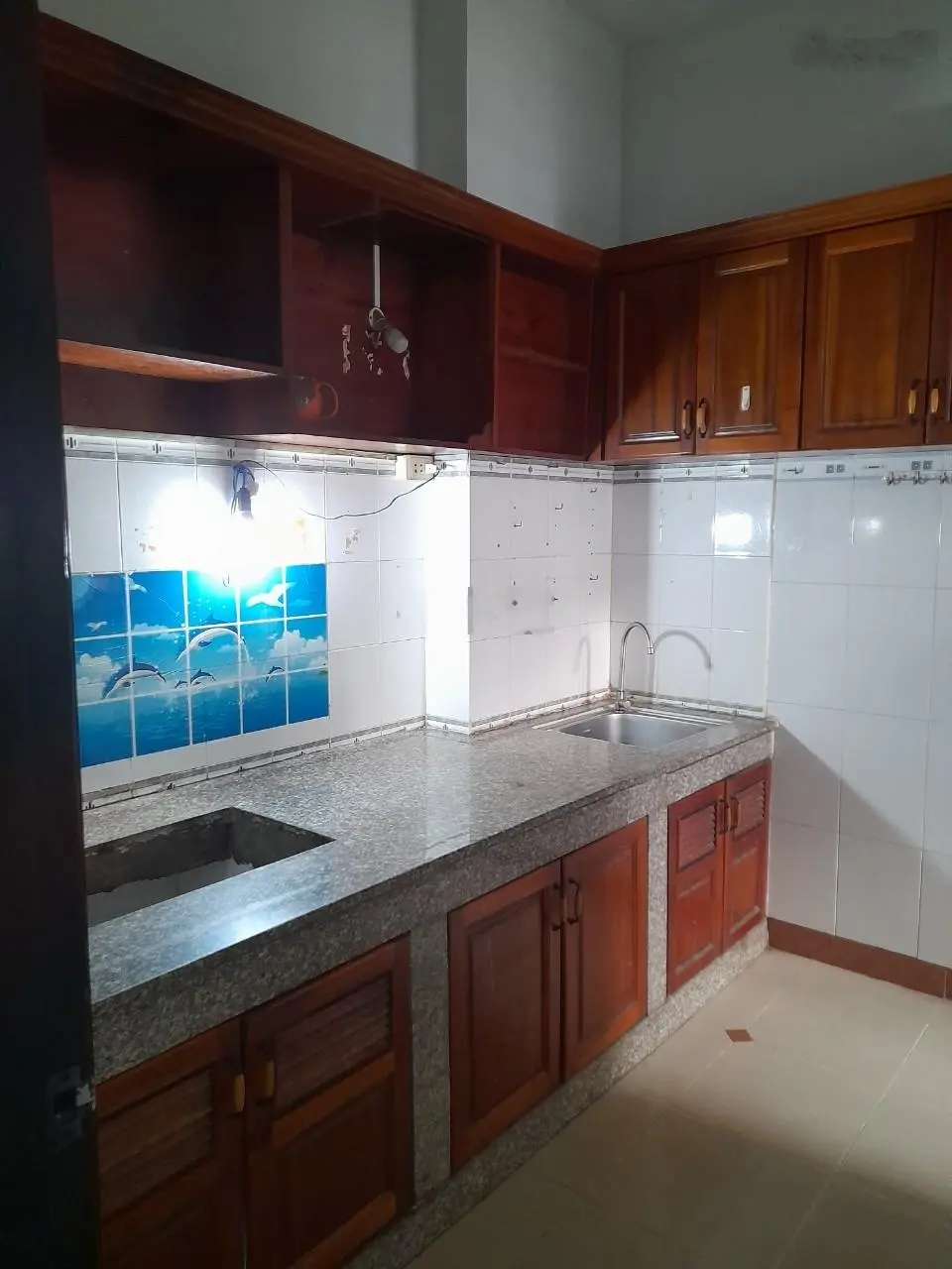 Bán chung cư 312 Lạc Long Quân, diện tích 64m2, 2 phòng, view quận 1, giá 2.6 tỉ, sổ hồng chính chủ