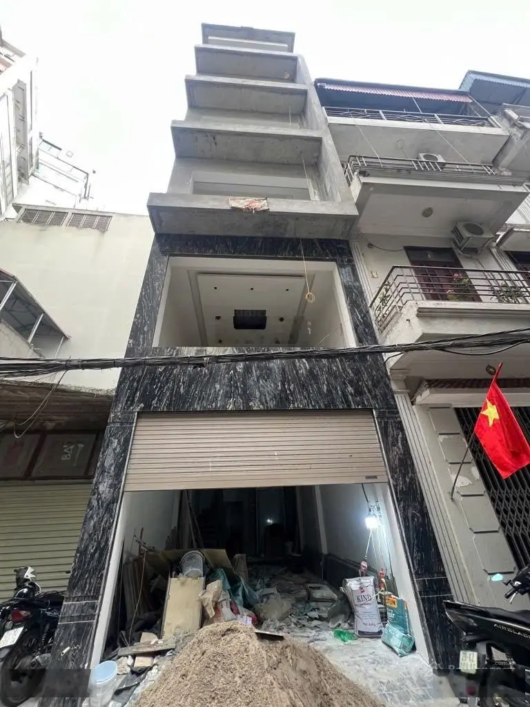 7 Tầng thang máy hệ thống điều hoà âm trần gara ô tô gần phố Nguyễn Văn Cừ - sau lưng bệnh viện