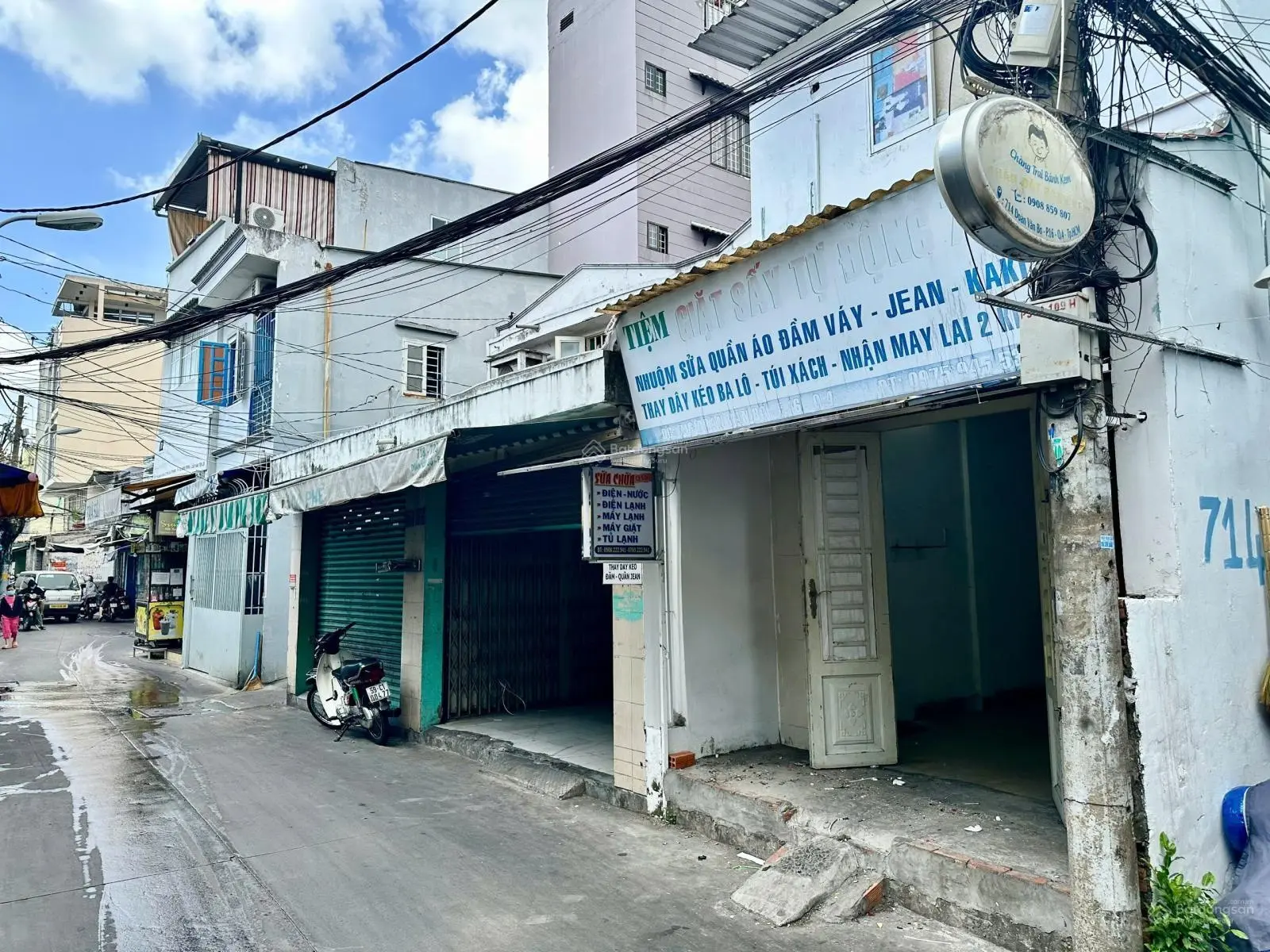 Chính chủ bán nhà cấp 4 MT Đoàn Văn Bơ, Quận 4, thích hợp kinh doanh và ở. LH 0903 870 766