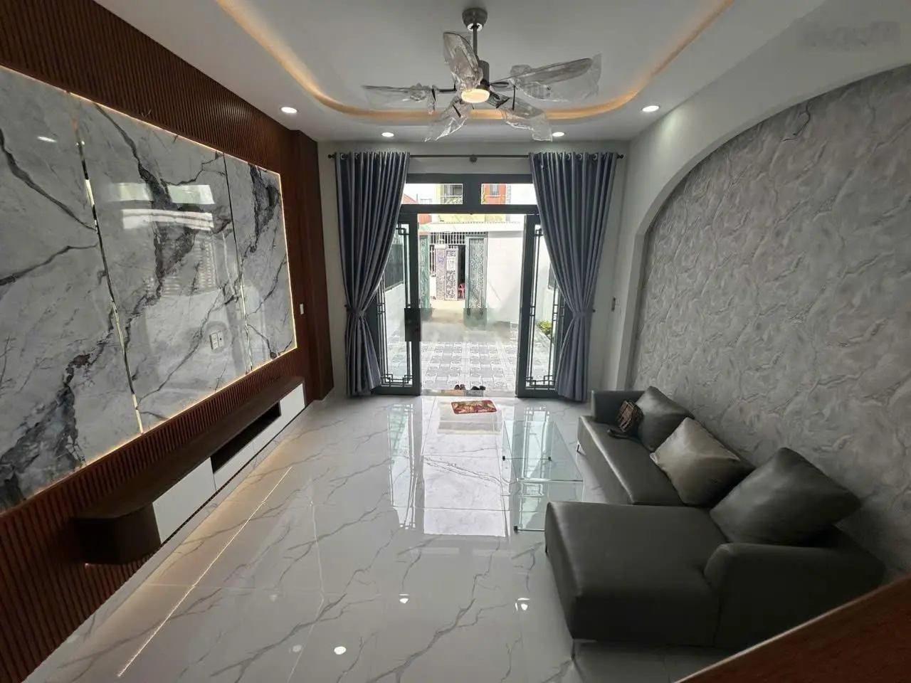Bán nhà hẻm xe hơi khu công nghiệp Cầu Tràm, sổ hồng chính chủ. LH: 0776 790 ***