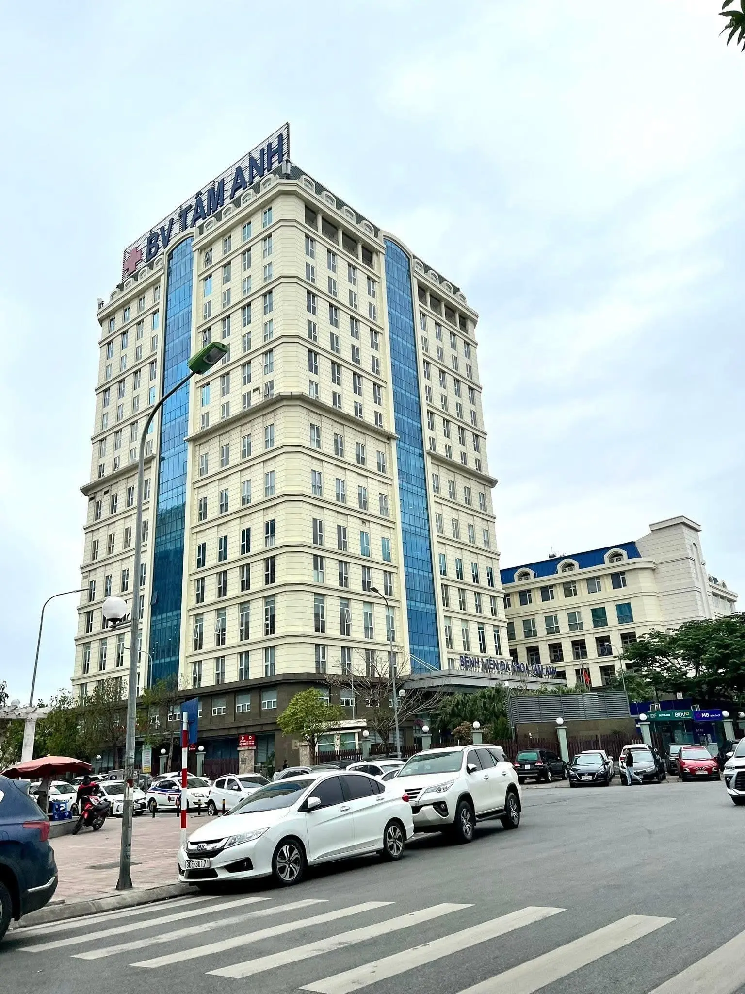 Bán GẤP nhà 5 Tầng - 3 PN - Phố Hồng Tiến - Long Biên - Giá Cực Tốt Chỉ Với 7,45 Tỷ