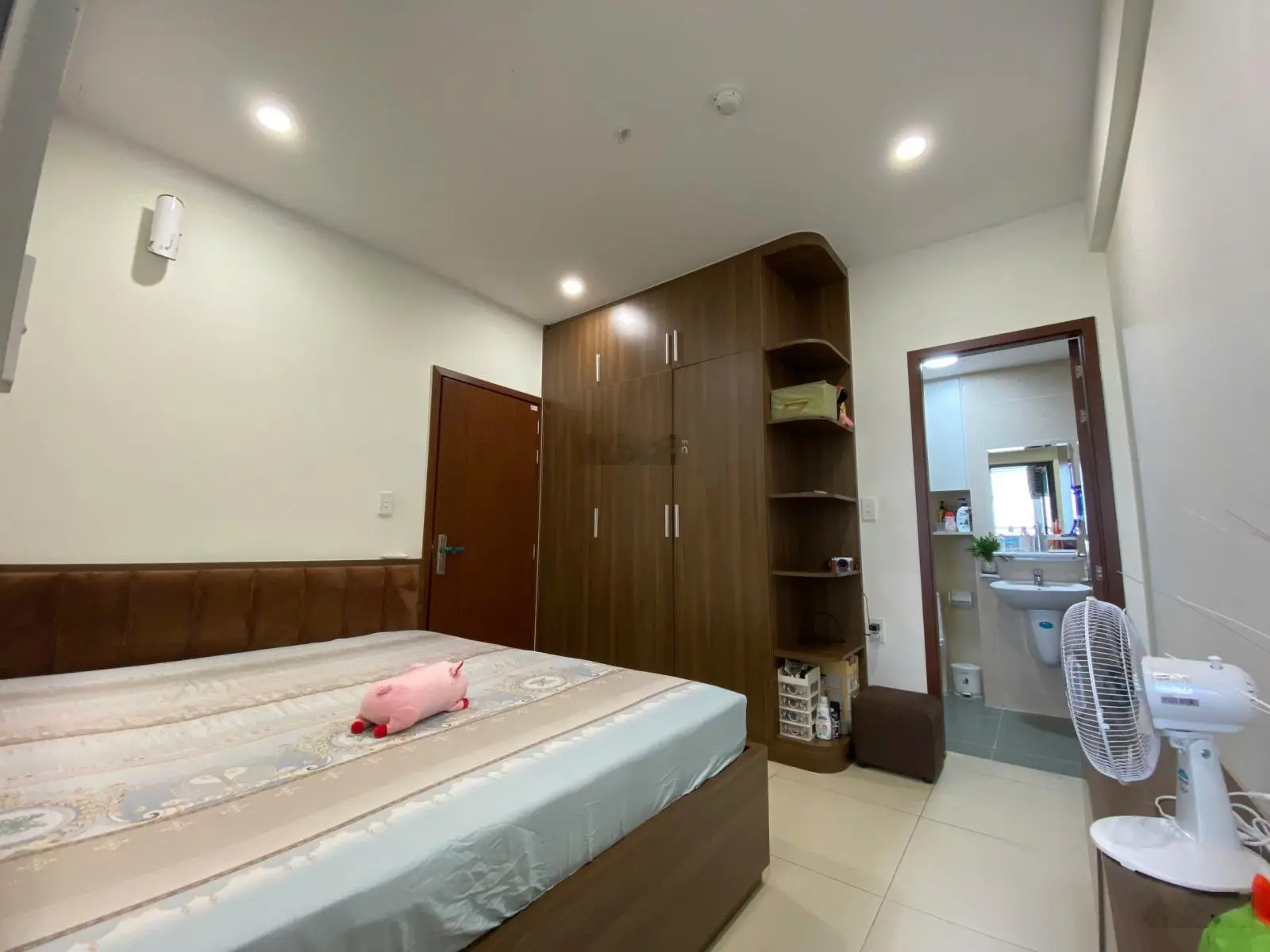 Chính chủ bán căn 2pn 2vs, DT 62m2 full nội thất
