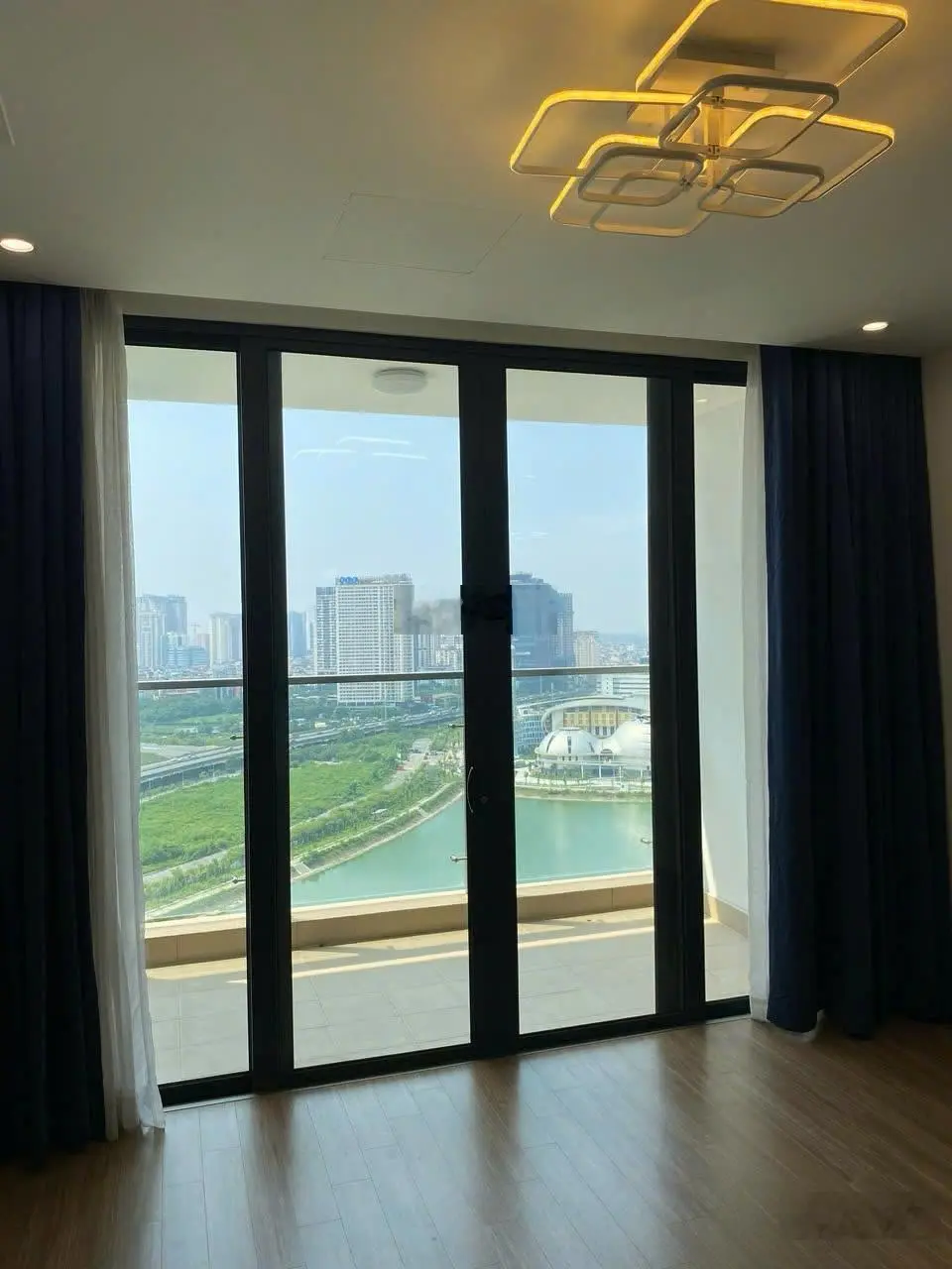 Bán căn góc 06, tầng đẹp 2x, 155m2, 4 PN, view hồ, toà S2 Vinhomes Skylake. LH 0974 629 ***
