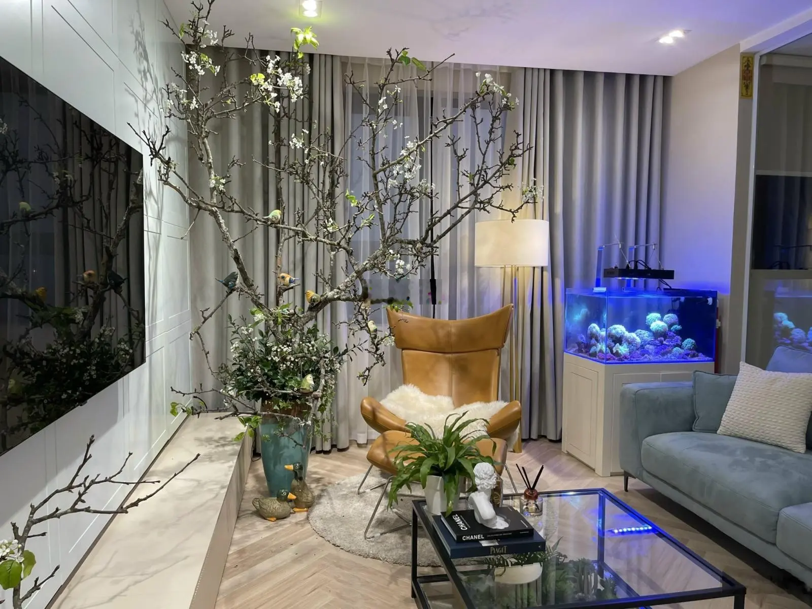 (Căn mới) Chủ nhà gửi e bán gấp căn hộ 2PN+1 DT 82.6m2 ban công TN, view hồ Linh Đàm, full nội thất