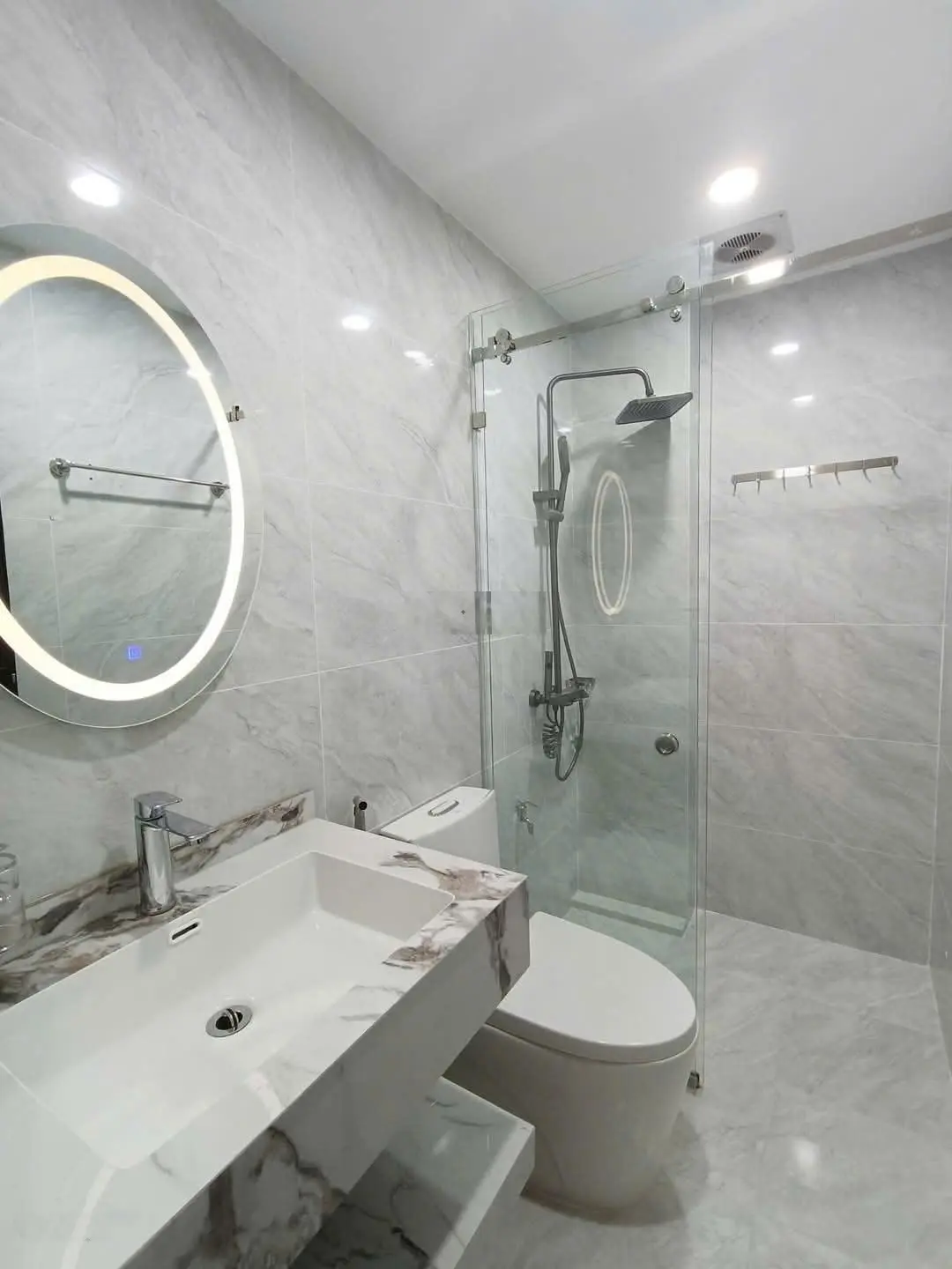 Bán nhà Phú Diễn, Bắc Từ Liêm, Hà Nội 40m2 5 tầng giá nhỉnh 6 tỷ LH: 0979376683