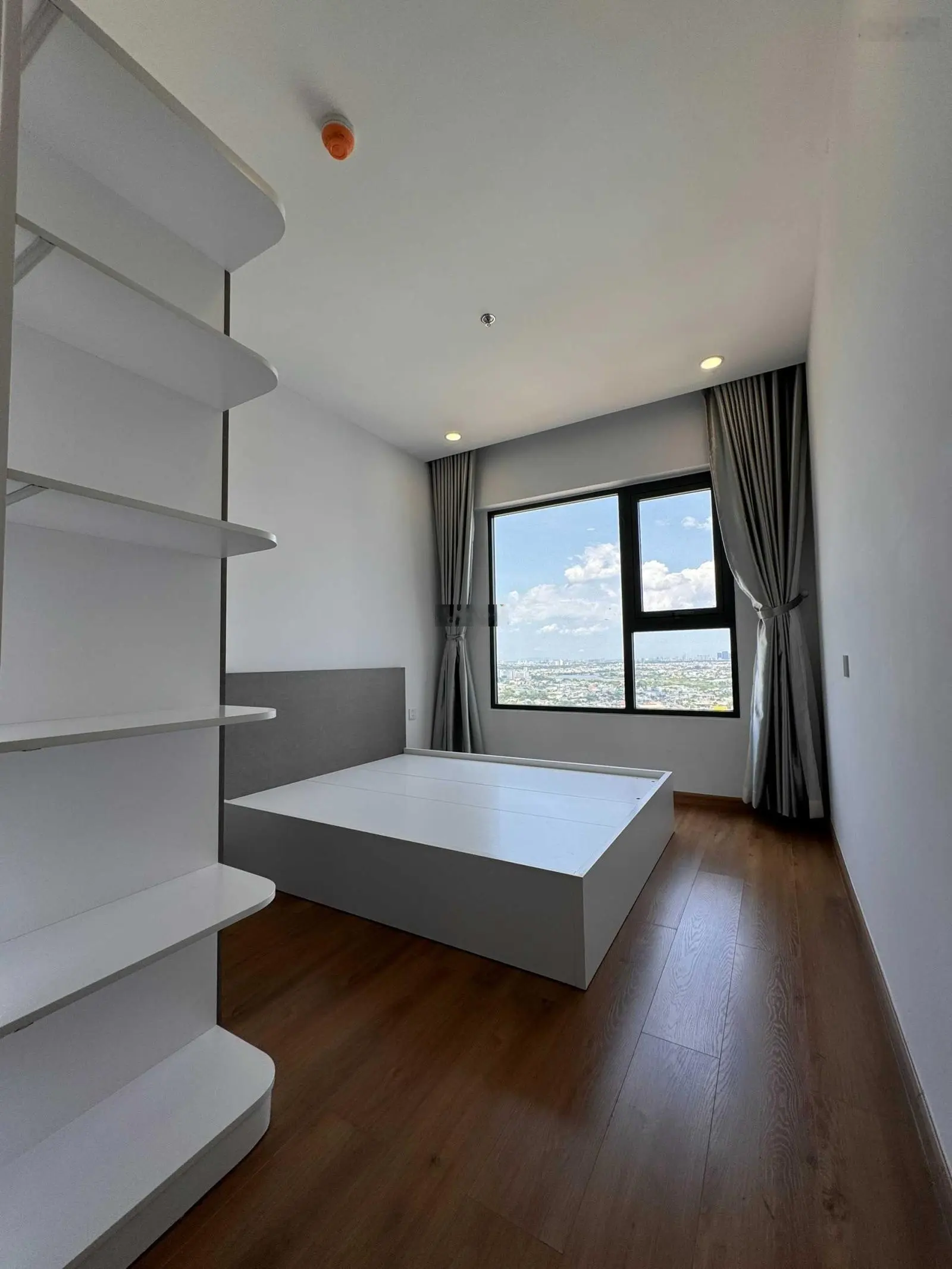 Khách của em Lượng kẹt bank cần bán lỗ căn 2PN view Landmark 2,23 tỷ tầng thấp ở Rivana 0907 600 ***