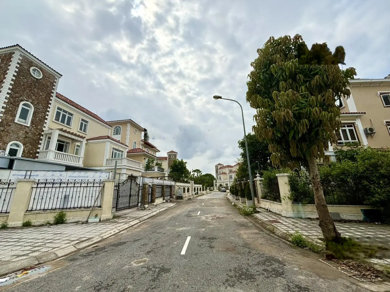 Bán biệt thự view được hồ điều hòa tại khu đô thị Nam An Khánh - 593m2, giá chỉ 100 triệu/m2