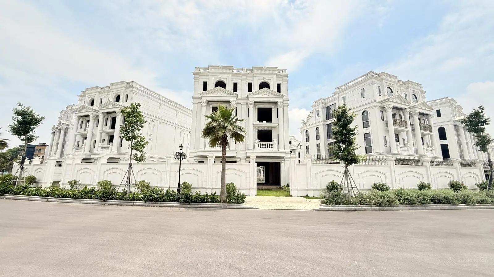 Gia đình tôi cần bán gấp biệt thự him lam vĩnh tuy, view sân golf. 468m2 x 5tầng - giá 235tỷ.
