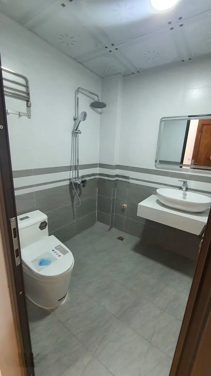 DT 38m2 3 tầng ô tô đến cửa. Thoáng trước sau Có sân để xe. Cách Hà Đông 1km