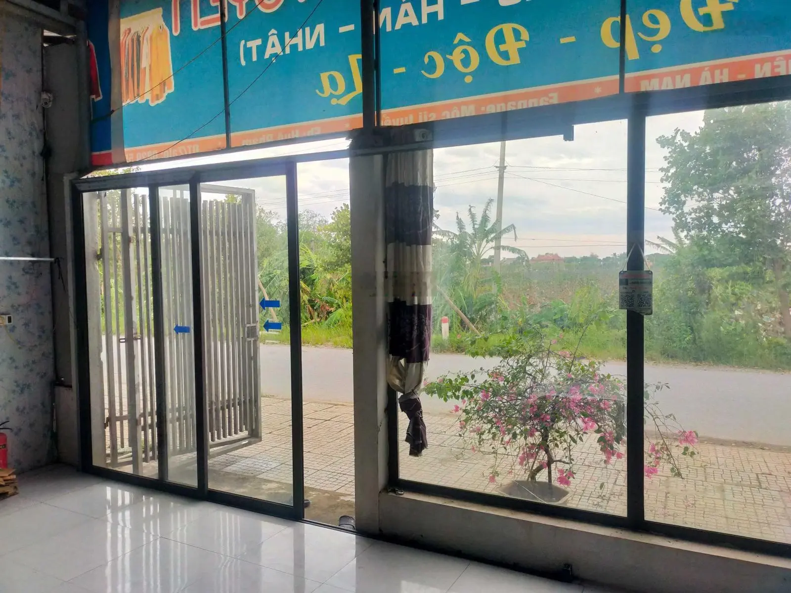 Bán 3 lô mặt tiền, có nhà2 tầng và xưởng 200m2