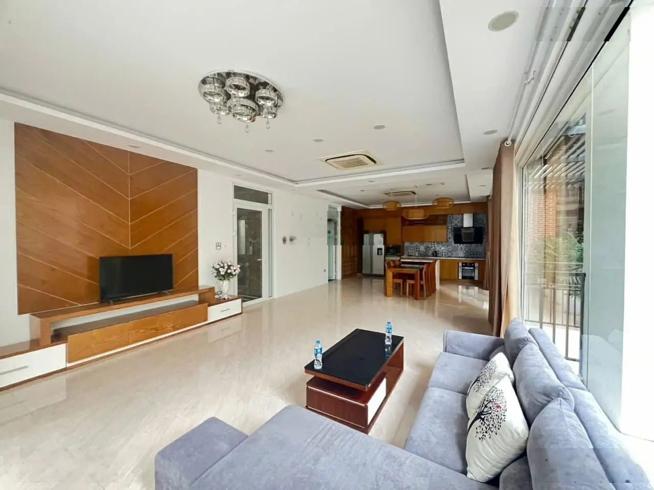 Cần bán nhà biệt thự lô góc phố Quảng Khánh, Tây Hồ 126 m2, 5 tầng, MT 10m, view Hồ Tây, giá 62 tỷ