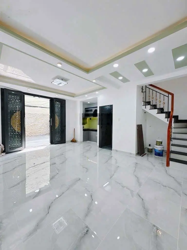 Nhà lung linh 3 tầng - 35,7 m2 (5,7 x 5,4) - Tôn Đản. 5,3 tỷ