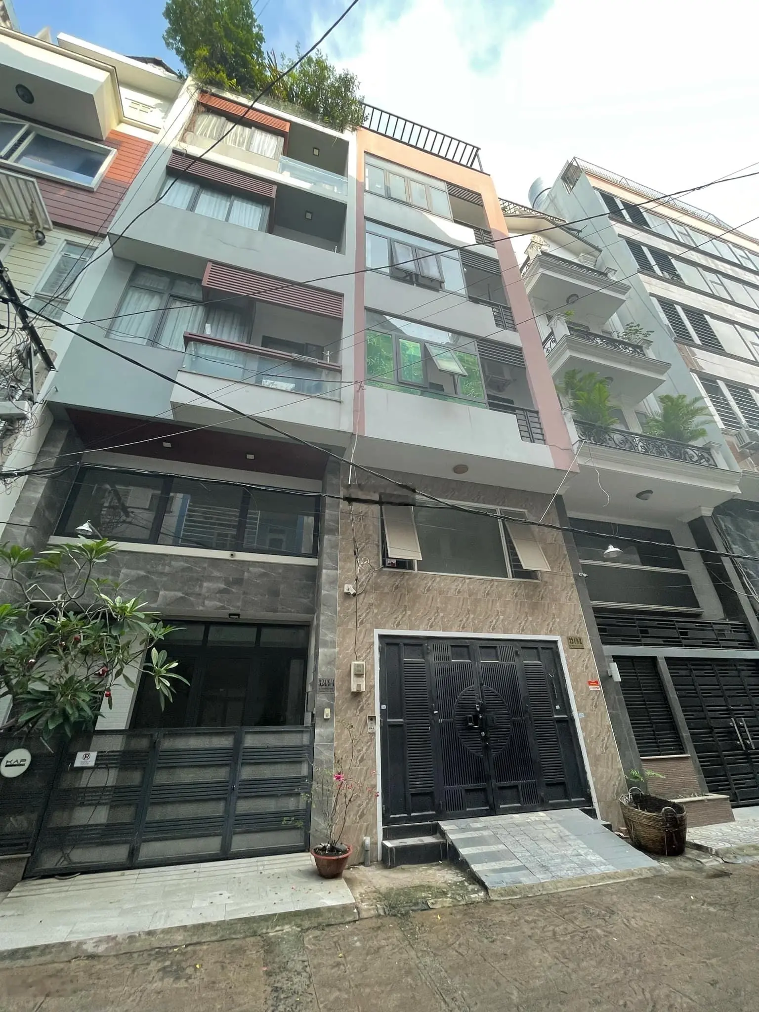 Bán gấp nhà Sư Vạn Hạnh, P12, Quận 10 - DT 4,2x18m - 6 Tầng ngay TTTM Vạn Hạnh Mall