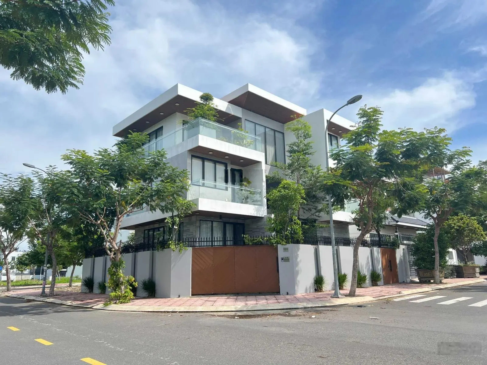 Nhà đẹp đường 3b kđt hà quang ii hướng đông nam -giá rất rẻ full nội thất chỉ 6.8 tỷ! lh 0931 800 ***