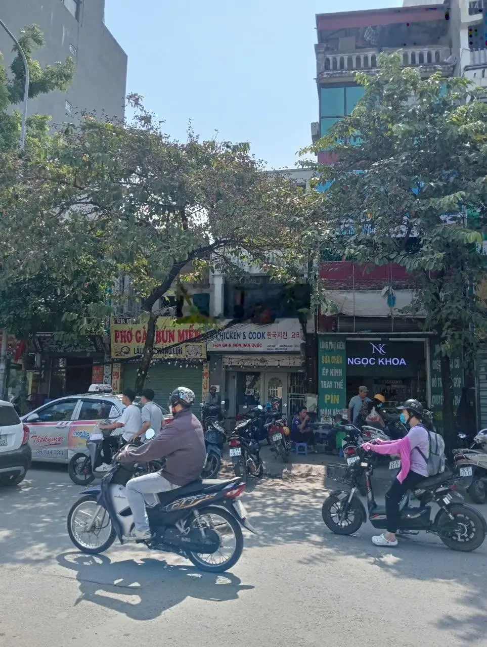 Bán nhà mặt phố Ngô Xuân Quảng 72m2, kinh doanh mọi loại hình, đường ô tô tránh