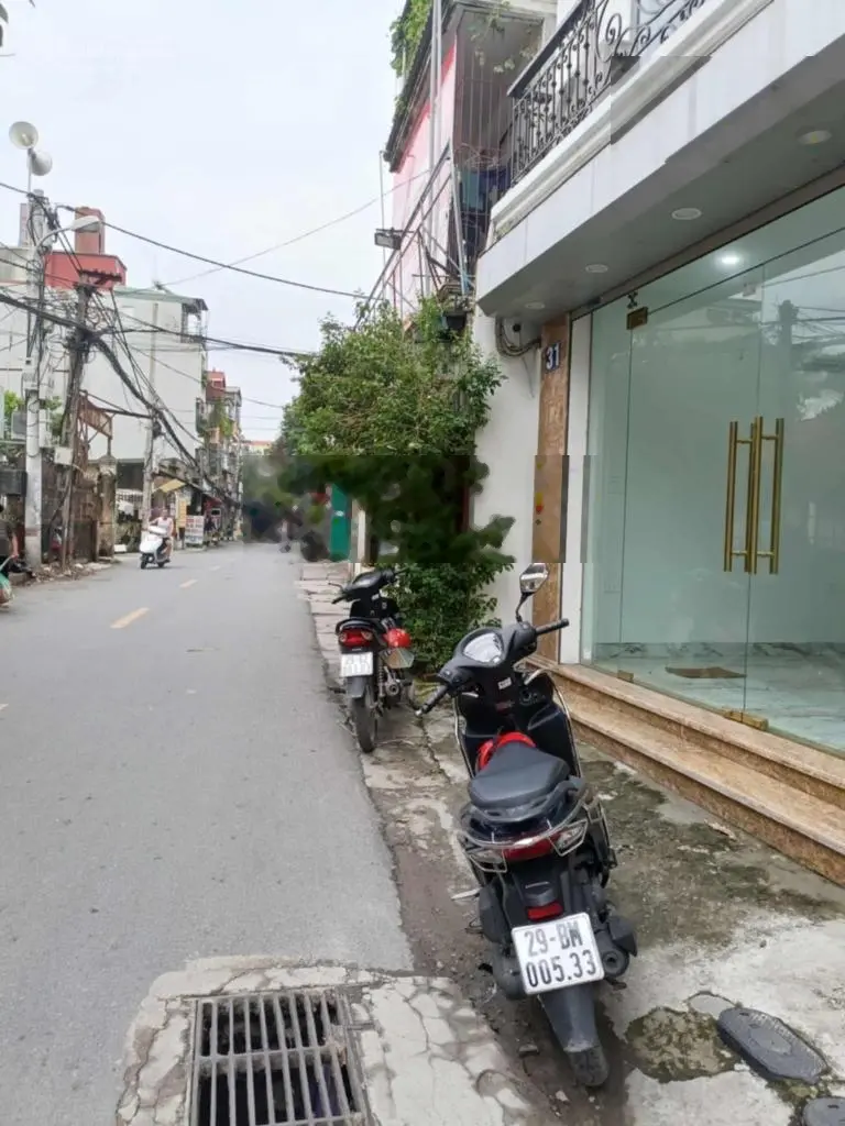 Nhà mặt phố Thanh Đàm - mới kính coong - thang máy xịn sò - mặt tiền đẹp - kinh doanh sầm uất