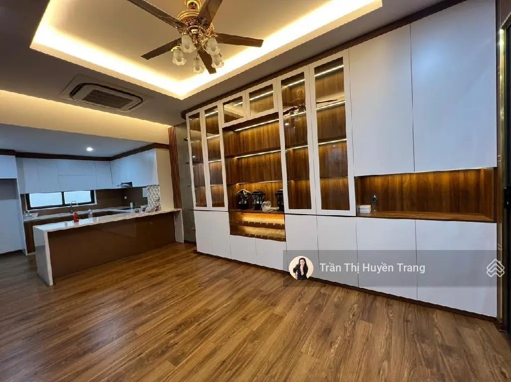 Bán biệt thự sân vườn 200m phố vĩnh phúc, gara ô tô, bể bơi, tiểu cảnh siêu đẹp, 32 tỷ o973355.626