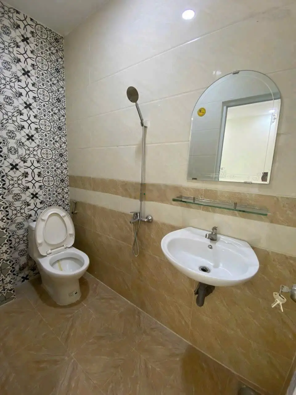 9,06 tỷ TL NHÀ 3.5 TẦNG CÓ SÂN MT 686 Quốc lộ 13, Hiệp Bình Phước,Thủ Đức đất: 74.9 m²