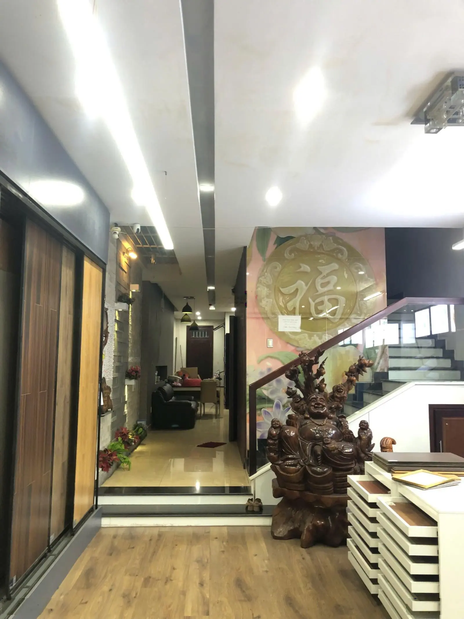 Bán nhà 4 tầng mặt tiền Nguyễn Hữu Thọ