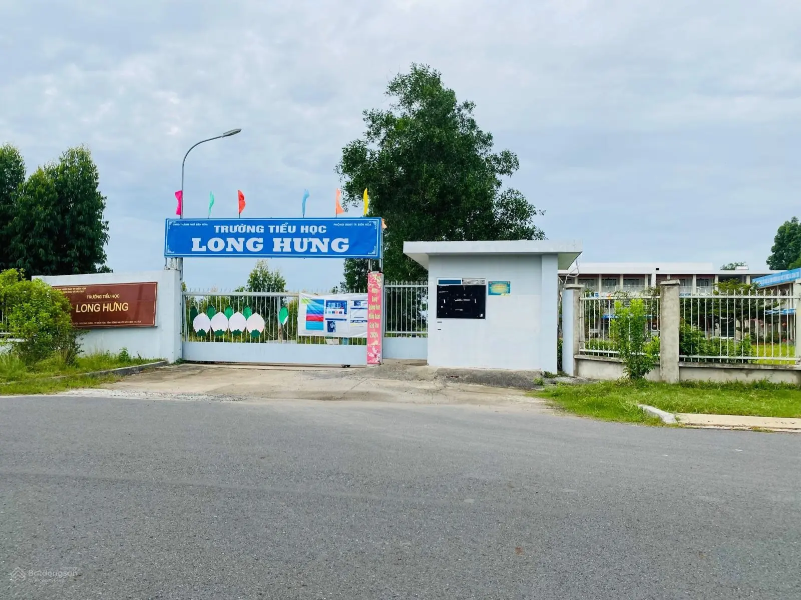 Lô đất 2 mặt tiền đừơng lớn 21m khu 4,5 Long Hưng City cần bán gấp 31tr/m2