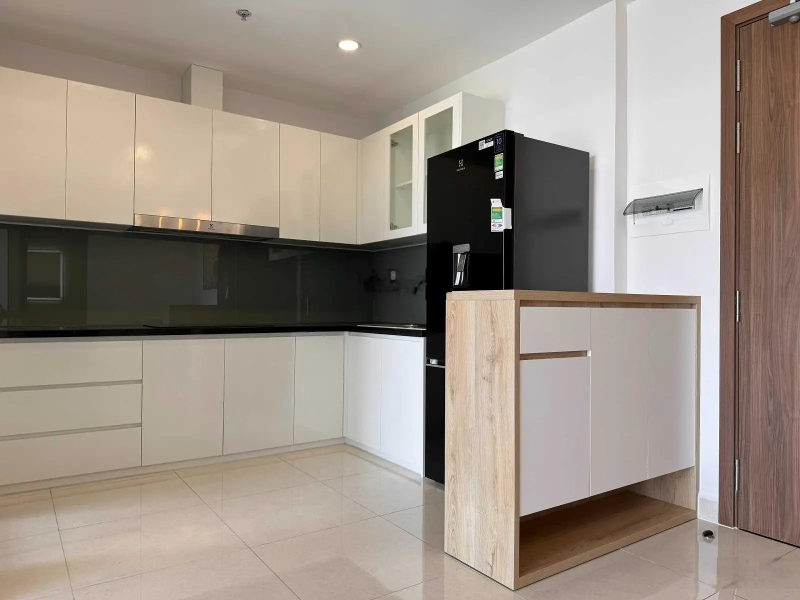 Bán 1 Căn 1 PN tầng cao ở The Rivana rộng 51m2 giá 1,88 tỷ( thương lượng).Cọc 800 tr nhận nhà.