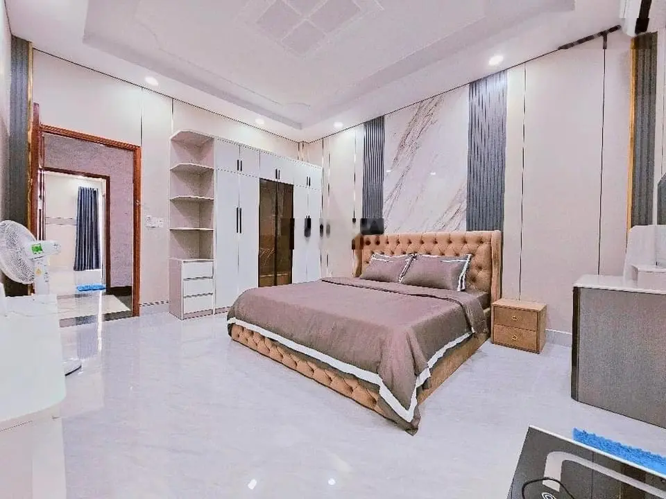 Đi nước ngoài định cư bán gấp nhà ở đường Bạch Vân, phường 5, quận 5, giá 2 tỷ 750 triệu