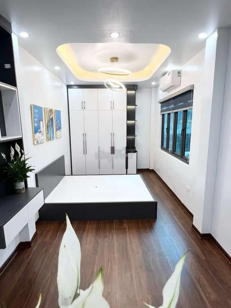Bán nhà 30m2 Hoàng Văn Thụ, 3.979 tỷ, 2 thoáng, gần ô tô, nội thất đẹp