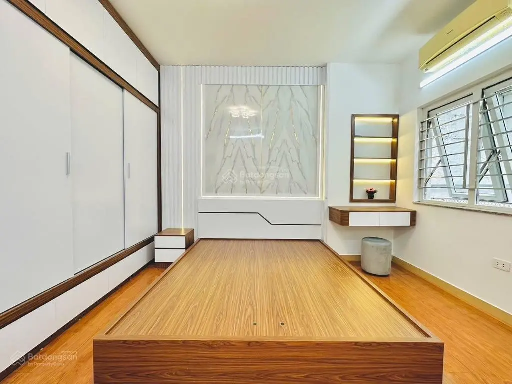 B.á.n n.h.à 35m² 5 tầng phố hoàng mai, đèn lừ, kinh doanh, ôtô tránh