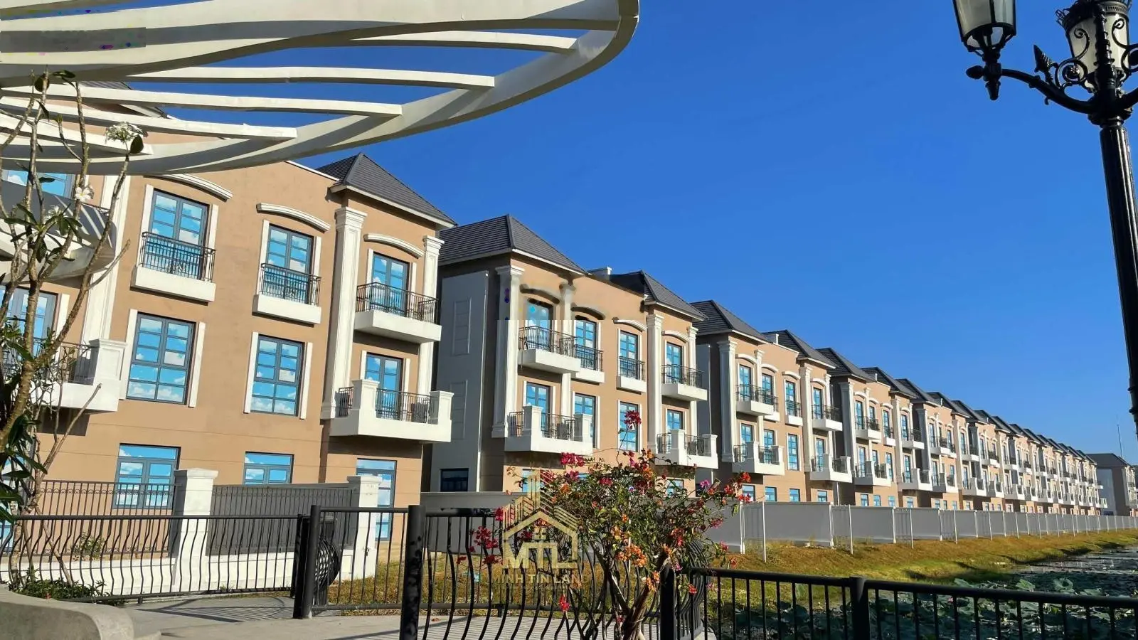 Bán nhà phố, biệt thự liền kề tại Vinhomes Grand Park. Liên hệ 0828/030/977 Thiện