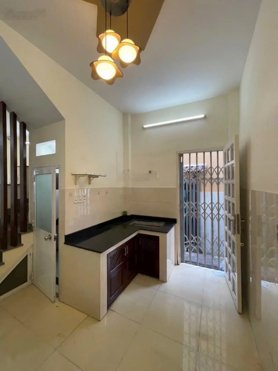 Bán nhà P13, Q10 DT sàn 95,6m2 DT 3,35 m2 x 9m2, nở hậu 4,2m 1 trệt, 2 lầu, 4PN 3WC, giá 5.5 tỷ sổ