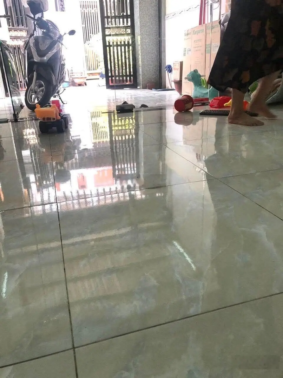 Nhà lầu đường xe hơi gần đường 2 bà trưng giá 4 tỷ tl