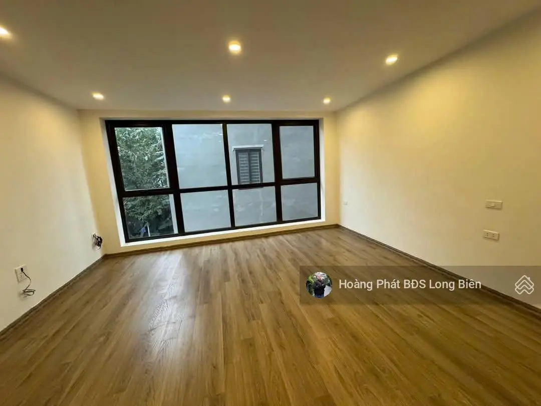 Bán nhà Đàm Quang Trung - đi bộ ra Aeon Long Biên. Thang máy - ô tô - full nội thất. LH 0965858116